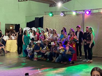ParÃ³quia Imaculada ConceiÃ§Ã£o do Porto Barreiro realizou a escolha da Princesa do Leite e Cowboy Estiloso